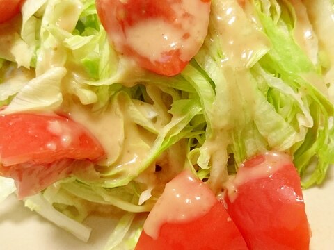 レタスとトマトの玉ねぎドレッシングサラダ